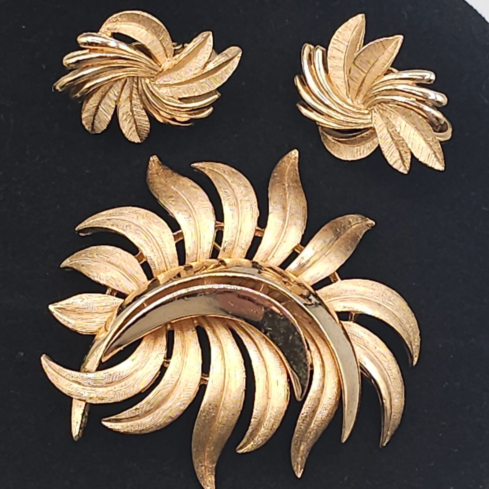 Vintage Trifari Gold Tone Earring Brooch Set Spray Leaf Brushed Formal